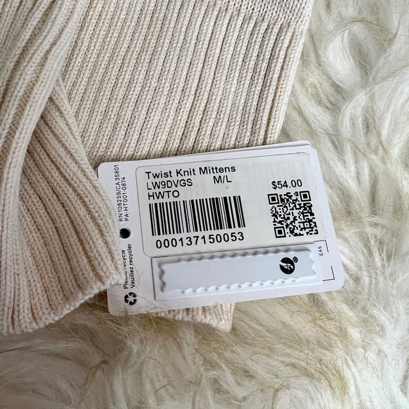 NWT Lululemon Twist Knit Mittens - Picture 4 of 4